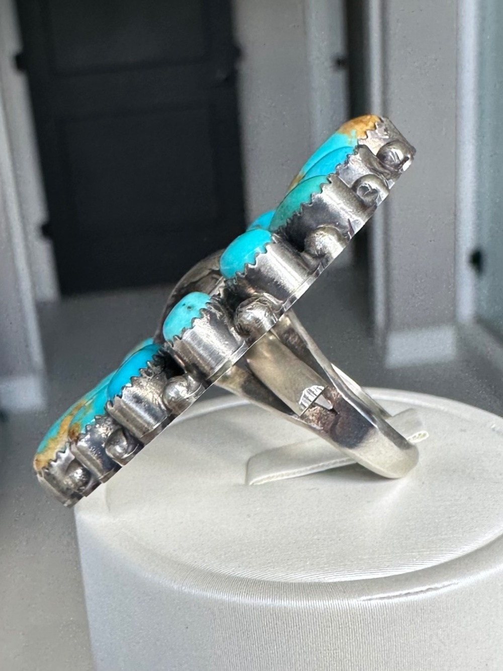 Signed Navajo Marlene Jones Kingman Turquoise 1945 Mercury Dime Ring 31g (52mm) - Picture 4 of 10